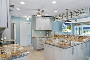 House, Multiple Beds (Jefferson) | Private kitchen