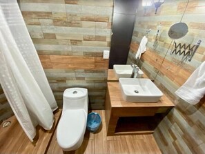 Towels, soap, shampoo, toilet paper - HOTEL PINEDA REAL  (Tonalá)