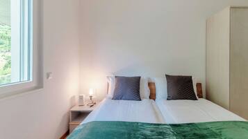 Comfort Apartment, River View | 3 bedrooms, down duvets, free WiFi, bed sheets