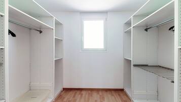 3 bedrooms, down duvets, free WiFi, bed sheets