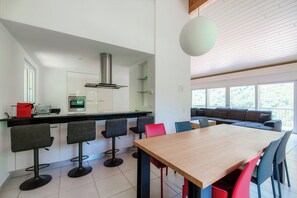 Leilighet – deluxe, terrasse, elveutsikt | Spisestue