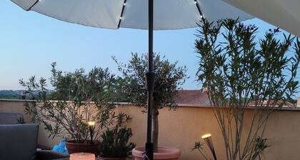 La Peppina - Charmantes Apartment mit großer Terrasse nahe Porec und Meer + Pool