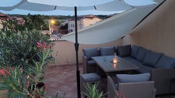 屋外ダイニングエリア