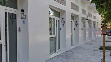 Vista frontal de la propiedad