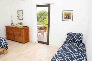 3 quartos, ferros/tábuas de passar roupa, Wi-Fi, roupa de cama
