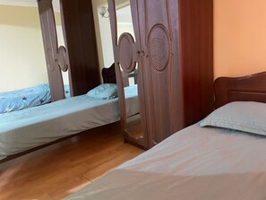 ห้องคอมฟอร์ท, ปลอดบุหรี่, บริการทำความสะอาด | 1 ห้องนอน, มินิบาร์, โต๊ะทำงาน, พื้นที่ทำงานแบบใช้แล็ปท็อป