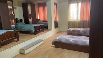 Comfort Room, Non Smoking, Pengemasan | 1 bilik tidur, bar mini, meja, ruang kerja komputer riba