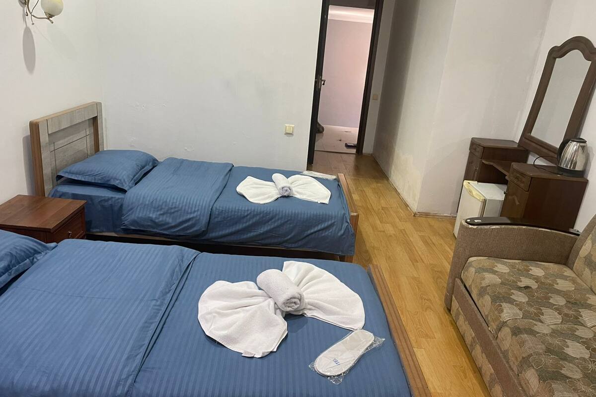 1 bedroom, minibar, desk, laptop workspace