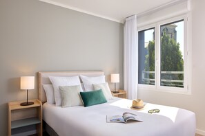 Free cribs/infant beds, free WiFi, bed sheets - Quality Suites Saumur (Saumur)