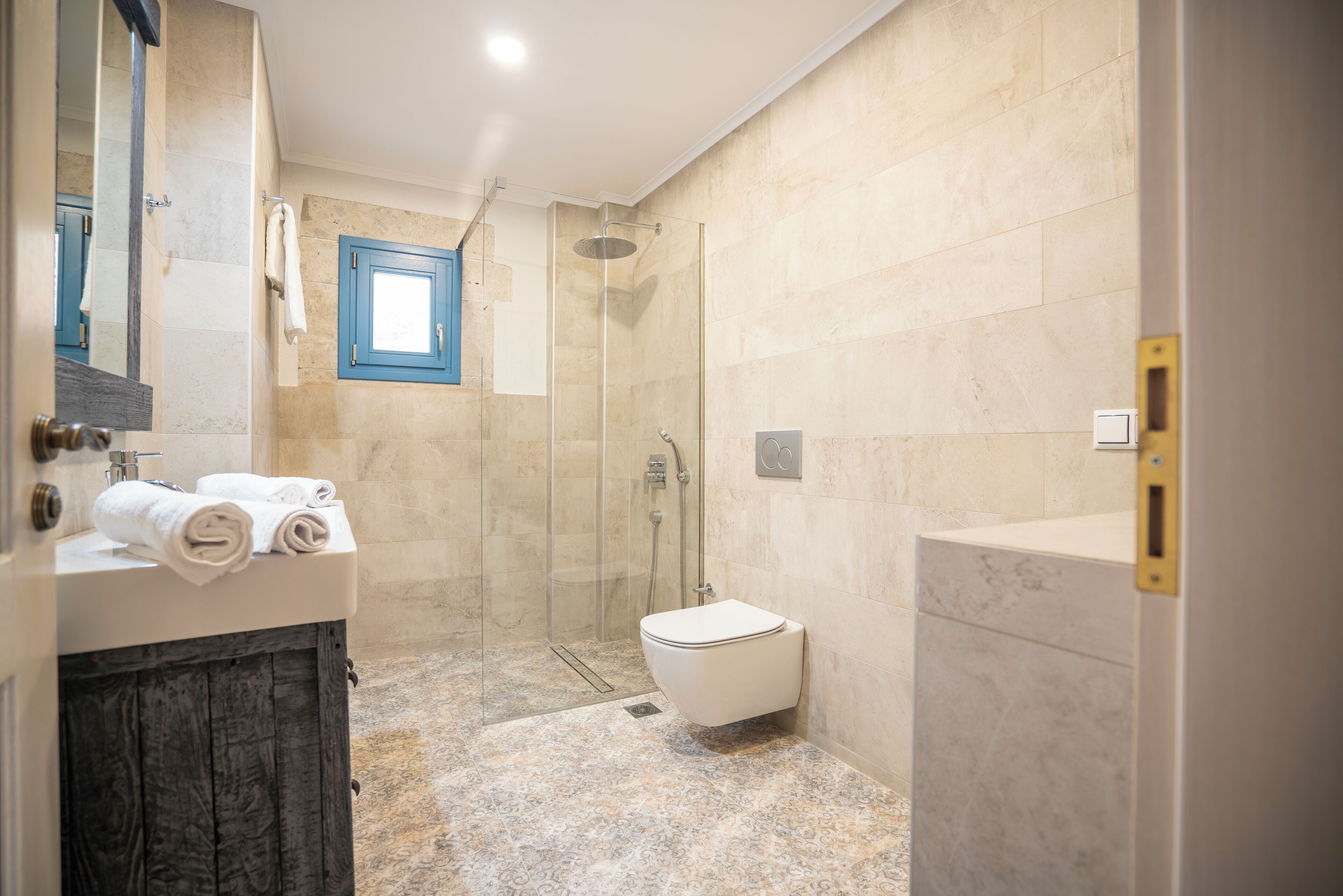 Appartamento Luxury, vista mare | Bagno | Doccia, asciugacapelli, asciugamani