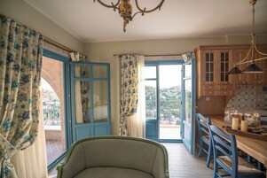 Condo superluxo, vista para o mar | Área de estar