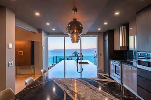 Deluxe Apartment, Beach View | Private kitchen - PH CENTENARIO (La Paz)