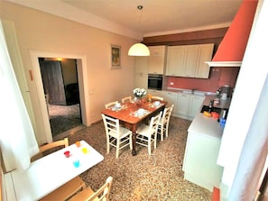 Appartement, balcon | Cuisine privée | Bouilloire électrique