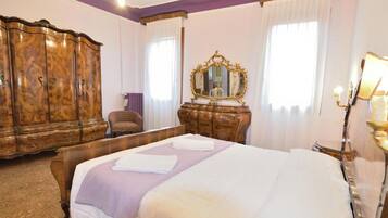 4 bedrooms, iron/ironing board, free WiFi