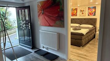 2 Schlafzimmer, Schreibtisch, Reisekinderbett, kostenloses WLAN