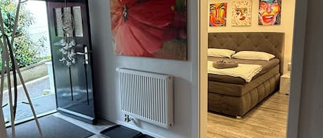 2 bedrooms, desk, travel cot, free WiFi