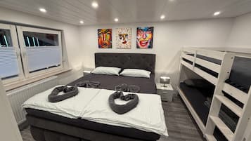 2 Schlafzimmer, Schreibtisch, Reisekinderbett, kostenloses WLAN