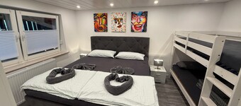 "Merys Home" only 7 minutes away from Legoland excellent location