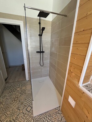 Shower, bidet, towels, soap - HOUSE 2 BEDROOMS (4people) in TREIGNAC (19 Corrèze) right in the center of the Village (Treignac)