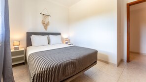 2 Schlafzimmer, Bügeleisen/Bügelbrett, kostenloses WLAN, Bettwäsche