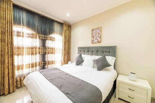 Avondale Apartment: Your Home Away From Home !