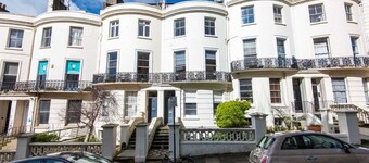 Charming Studio Apartment on Brighton & Hove Border – Steps from the Beach