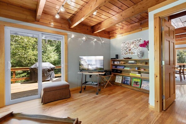 Smart TV, books, music library, stereo