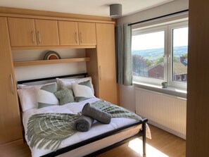 2 dormitoris, planxa i posts de planxar, wifi gratuïta i roba de llit