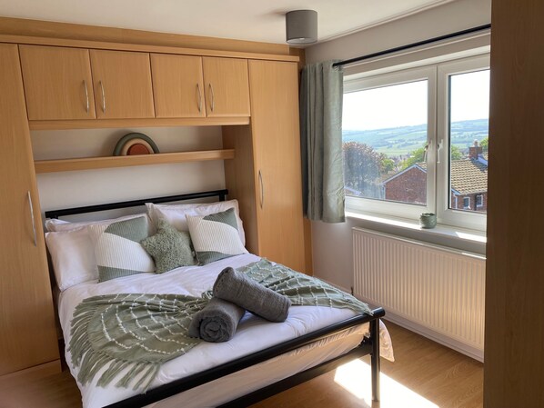 2 bedrooms, iron/ironing board, free WiFi, bed sheets