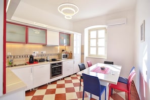 Micro-ondes, four, plaque de cuisson, lave-vaisselle