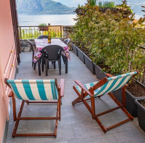 Outdoor dining - Rosa House Varenna Apartment with a view of Lake Como (Varenna)