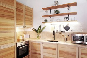 Fridge, microwave, oven, dishwasher