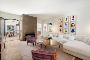 Télévision, table de tennis de table