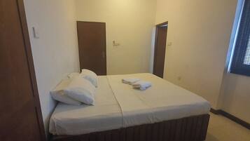 Iron/ironing board, free WiFi