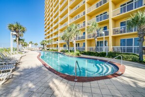 A heated pool - Calypso Resort 1-603 Beach Chair service included (Panama City Beach)