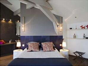 4 bedrooms, desk, WiFi - Le Clos du Lac: Villa with lake view (Veyrier-du-Lac)