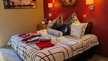 Suíte executiva, 1 cama King, ar-condicionado, vista para o jardim | 1 quarto, roupas de cama premium, edredons de pluma