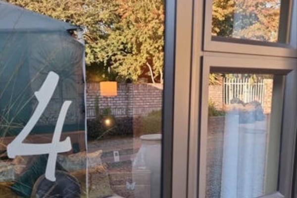 Enkeltrom – business, 1 dobbeltseng, privat bad, hageutsikt | Sengetøy av topp kvalitet, dundyner og senger med overmadrass