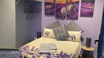 Business Suite, 1 Double Bed, Garden View | 1 bedroom, premium bedding, down comforters, individually decorated