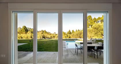 HARMONY LUXURY VILLA with ENDLESS POOL. Pet -Friendly