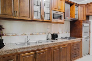 Microwave, oven, stovetop, dishwasher