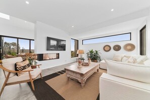 Televisor intel·ligent i llar de foc 