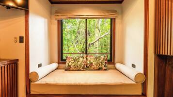 Luxury Bungalow, 1 Bedroom, Non Smoking, Mountain View | Blackout drapes, iron/ironing board, free WiFi