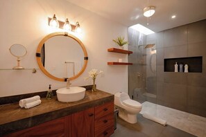 淋浴设施、吹风机、毛巾、肥皂