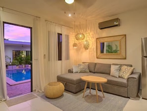 Smart TV - Casita Azalea Blanca - Stylish 1br/ba near Centro (Merida)
