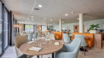 Kontinental frukost varje dag (EUR 12.90 per person)