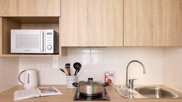 Quarto, 1 cama Queen, para não fumantes (Upgrade) | Wi-Fi de cortesia, roupa de cama