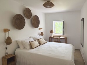 1 bedroom, iron/ironing board, WiFi, bed sheets - Ancient Trullo surrounded by greenery in the heart of Valle D'Itria (Puglia)