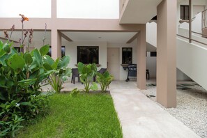 Terrace/patio - Flor de Limón Pool Condo—Beach & Cafés Steps Away (Coco)