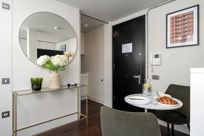 Classic Studio | In-room dining